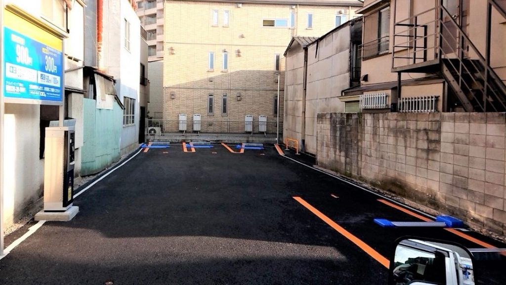 学生向け賃貸アパートだった建物は駐車場へ