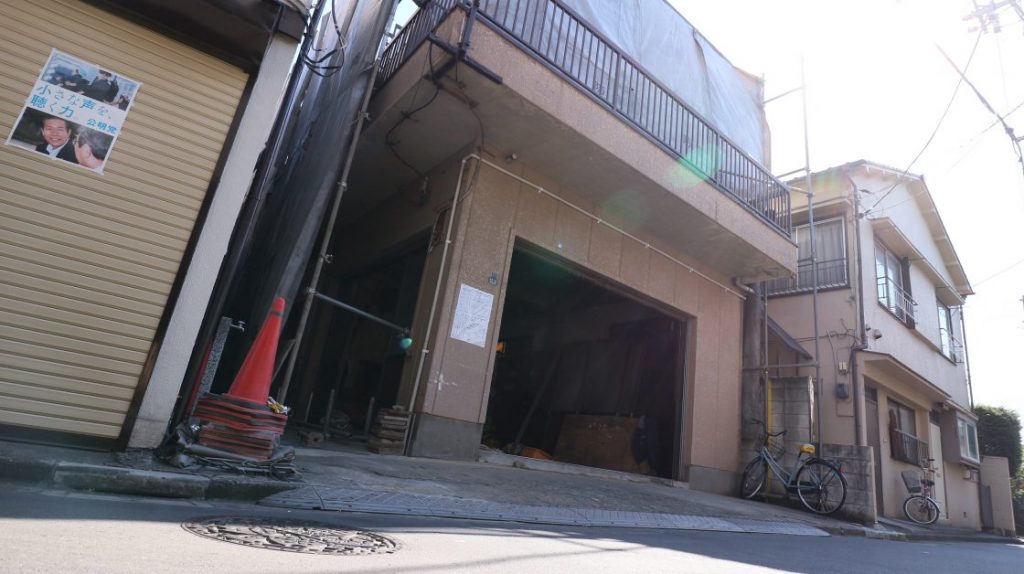 学生向け賃貸アパートだった建物は駐車場へ