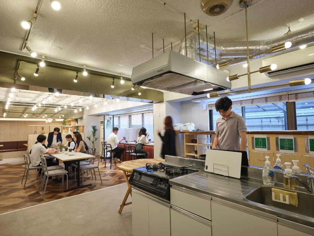元社員寮は全77室の大型シェアハウスへ再生