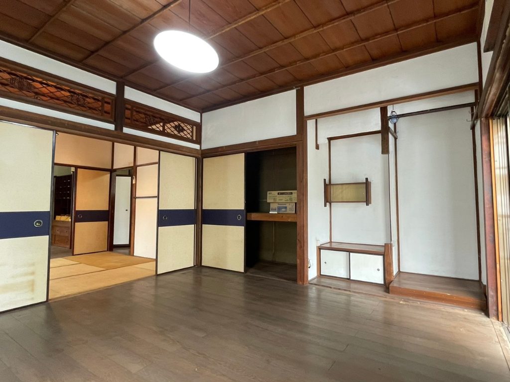 刃物店として使用されていた空き家は2つの用途に活用
