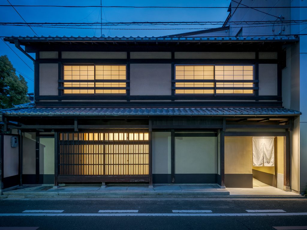 築33年の空き家となっていた民家を高級一棟貸し宿として再生