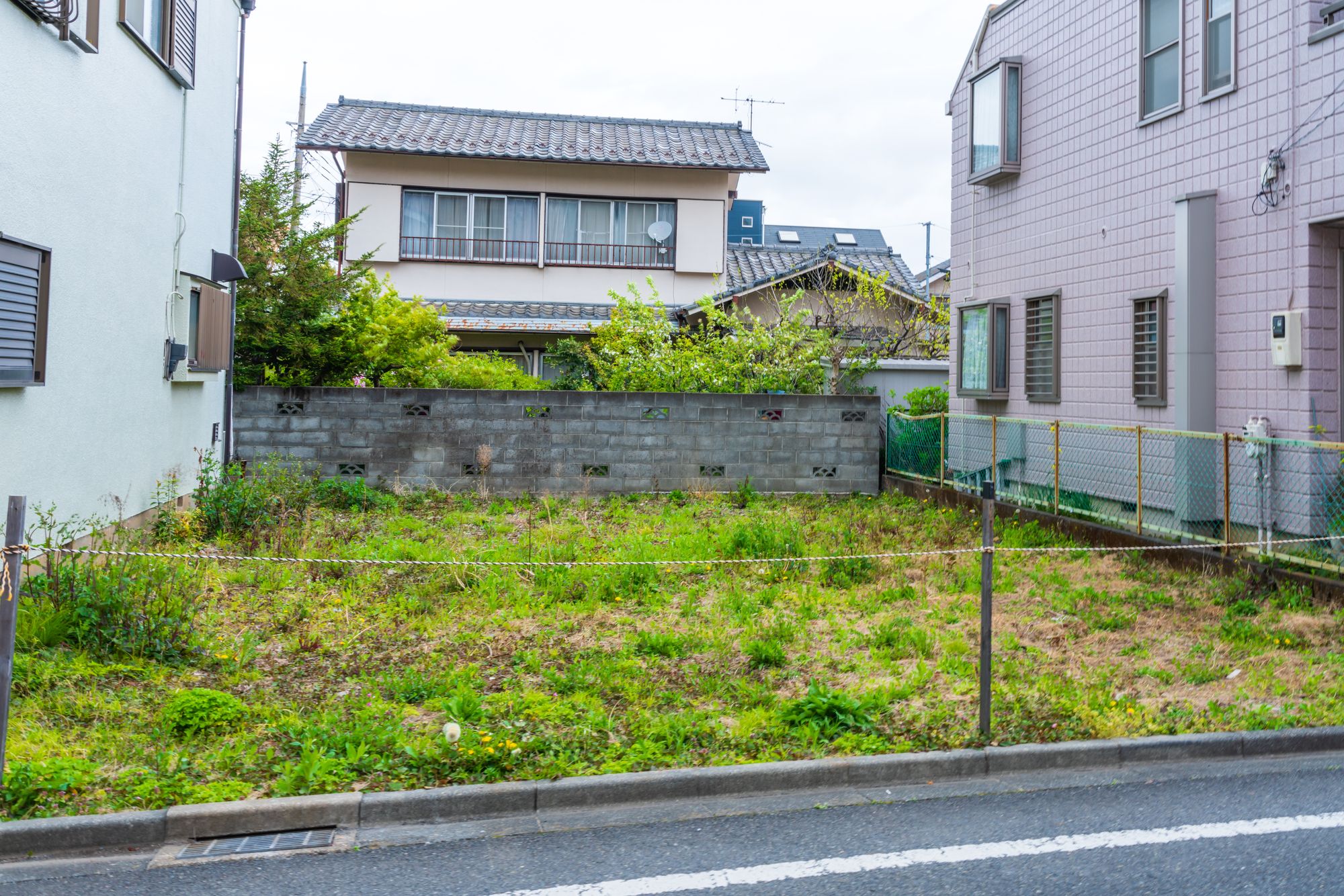 空き家を解体し更地にすると固定資産税が上がる！負担の軽減方法も解説